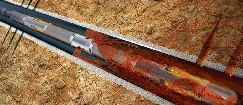 The drilling bit working in the rock formation and the injected fracturing fluid.